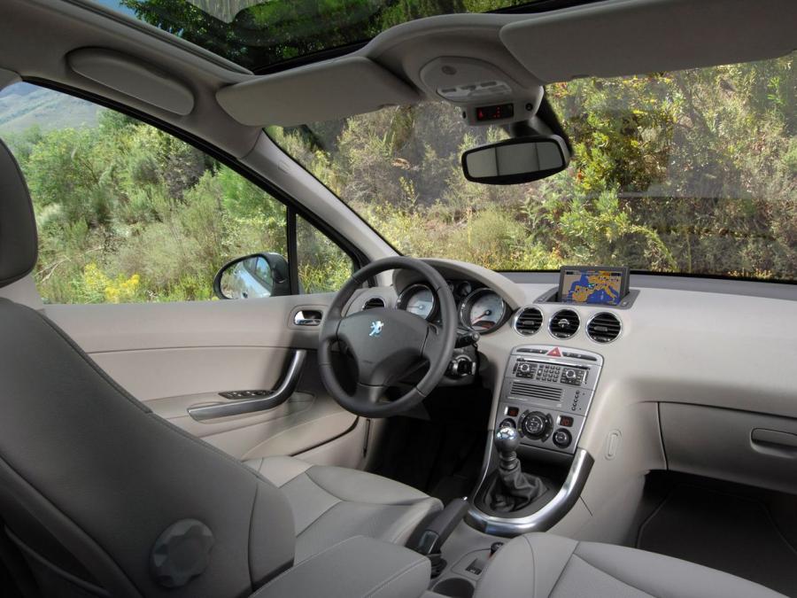  Peugeot 308 5-Door 2008 года  (фото 9 из 21)